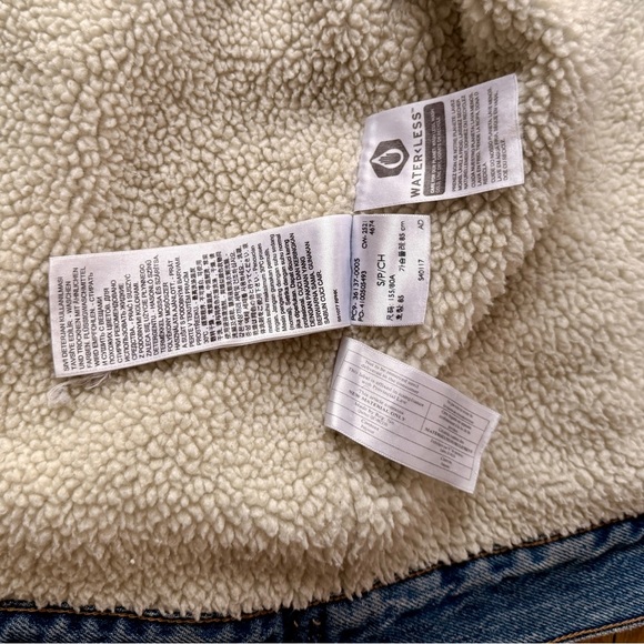 Levi's Ex-Boyfriend Sherpa Trucker Denim Jacket in Addicted To Love, size small - Picture 6 of 11